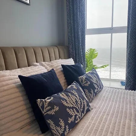 Sea Front Hideaway דירה סקארבורו