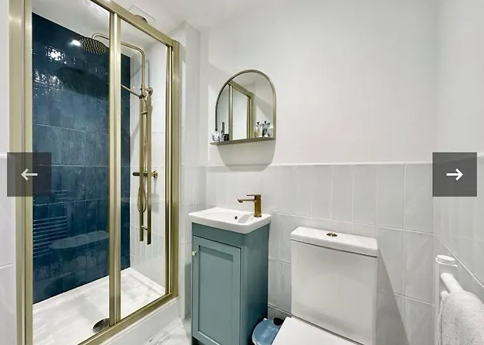 Sea Front Hideaway *