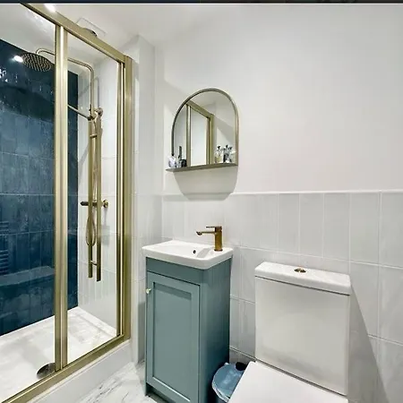 Sea Front Hideaway *